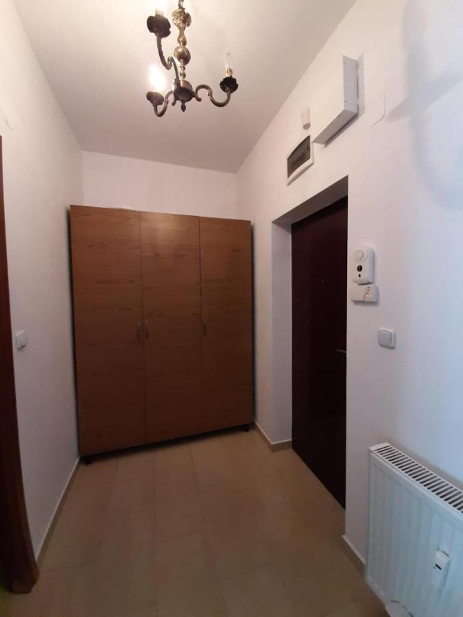 Arad Chic Apartament Uta Buitenkant foto