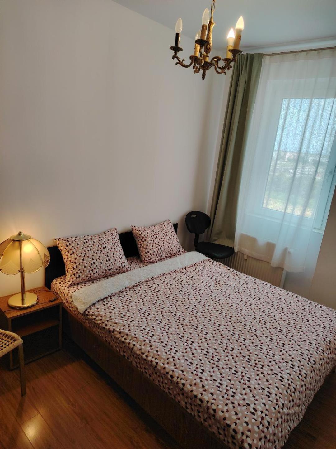Arad Chic Apartament Uta Buitenkant foto